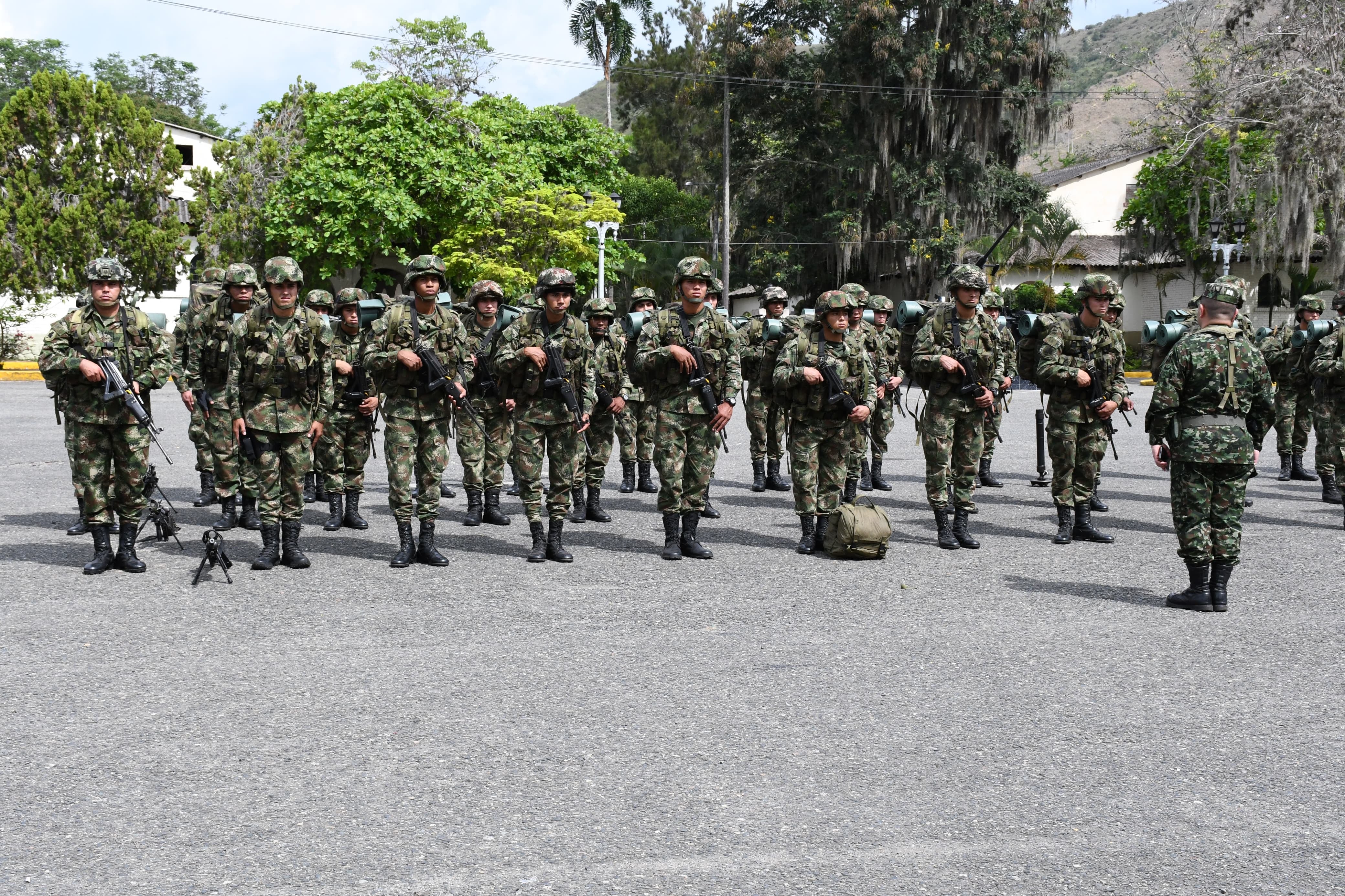El Ejército refuerza la seguridad en el Valle del Cauca con cinco nuevos pelotones de soldados profesionales.