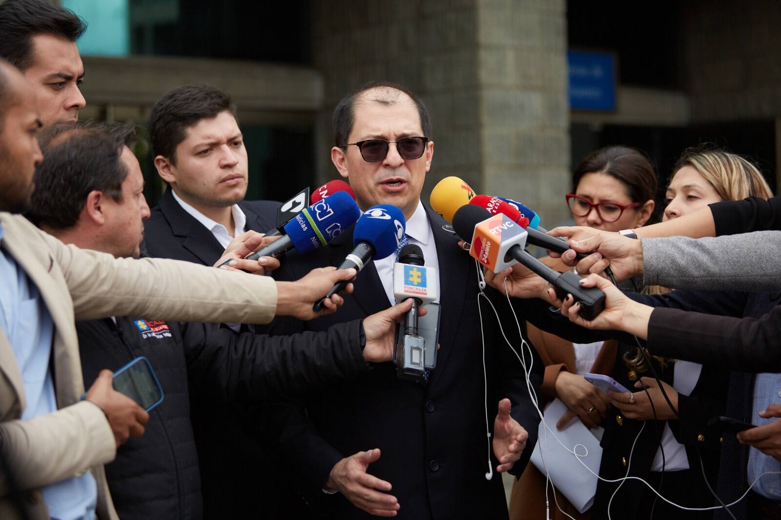 Tras reconocer que fueron unas semanas de contradicciones y ligeros enfrentamientos públicos con el ejecutivo, el fiscal Francisco Barbosa,