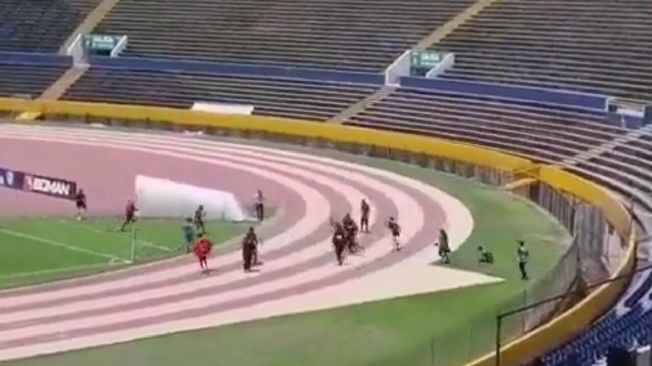 Un nuevo hecho violento en el fútbol se presentó en Ecuador.