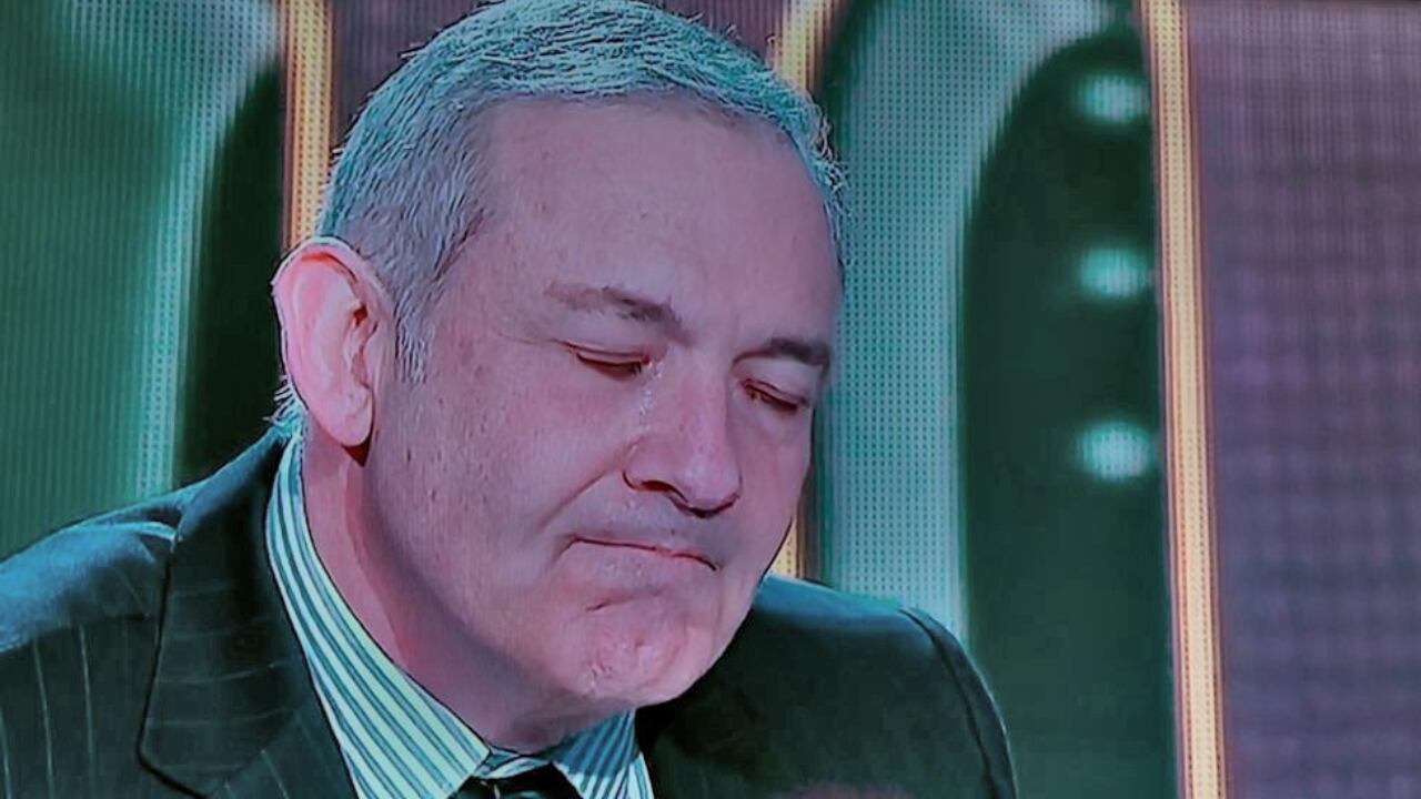 Mientras no esté trabajando, no tengo con qué darle de comer a mi familia”: César Escola se sinceró sobre su situación económica - Semana