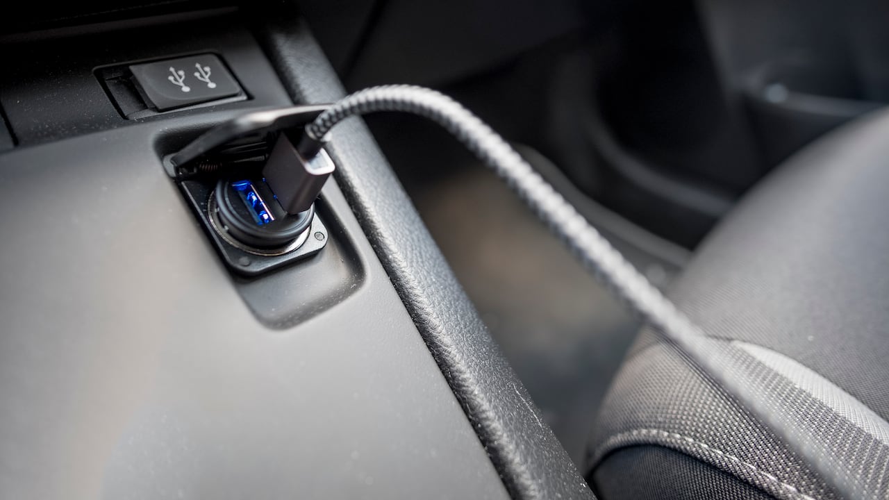 Esta acción puede representar ciertos riesgos que, con el tiempo, afectan negativamente el estado de la batería.