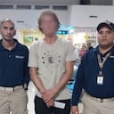 “Antes de su expulsión, se llevó a cabo una inspección de la maleta de viaje del ciudadano, donde se encontraron sustancias psicoactivas que fueron eliminadas conforme a la normativa vigente”, señaló Migración Colombia en un comunicado. Foto: Migración Colombia