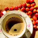 Ahora es posible comprarle café directamente a los caficultores nacionales de las distintas regiones, a través del marketplace Compro café de Colombia, que promueve La Federación. La descripción de cada producto en el portal funciona como una guía para dar a conocer los distintos sabores que se pueden descubrir en una taza de café producida en el país.