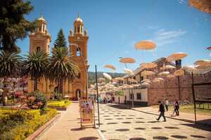 El pasado mes de diciembre Jenesano adornó su plaza principal con artesanías para apoyar la economía del sector que se había visto afectada por la pandemia.