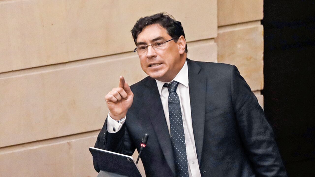 Álvaro Hernán Prada asegura que la Corte Suprema se negó a decretar 15 pruebas con las que pretendía demostrar su inocencia.