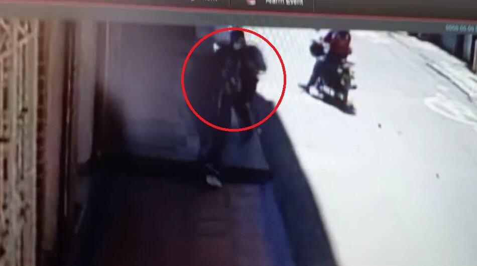 Hombres se llevan 20 millones de una mujer en cuestión de segundos en San Pedro de Los Milagros, Antioquia.