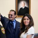 Johnny Depp: juez falló a su favor y reconoció sanción a su exesposa por difamarlo. Foto: Steve Helber / AFP