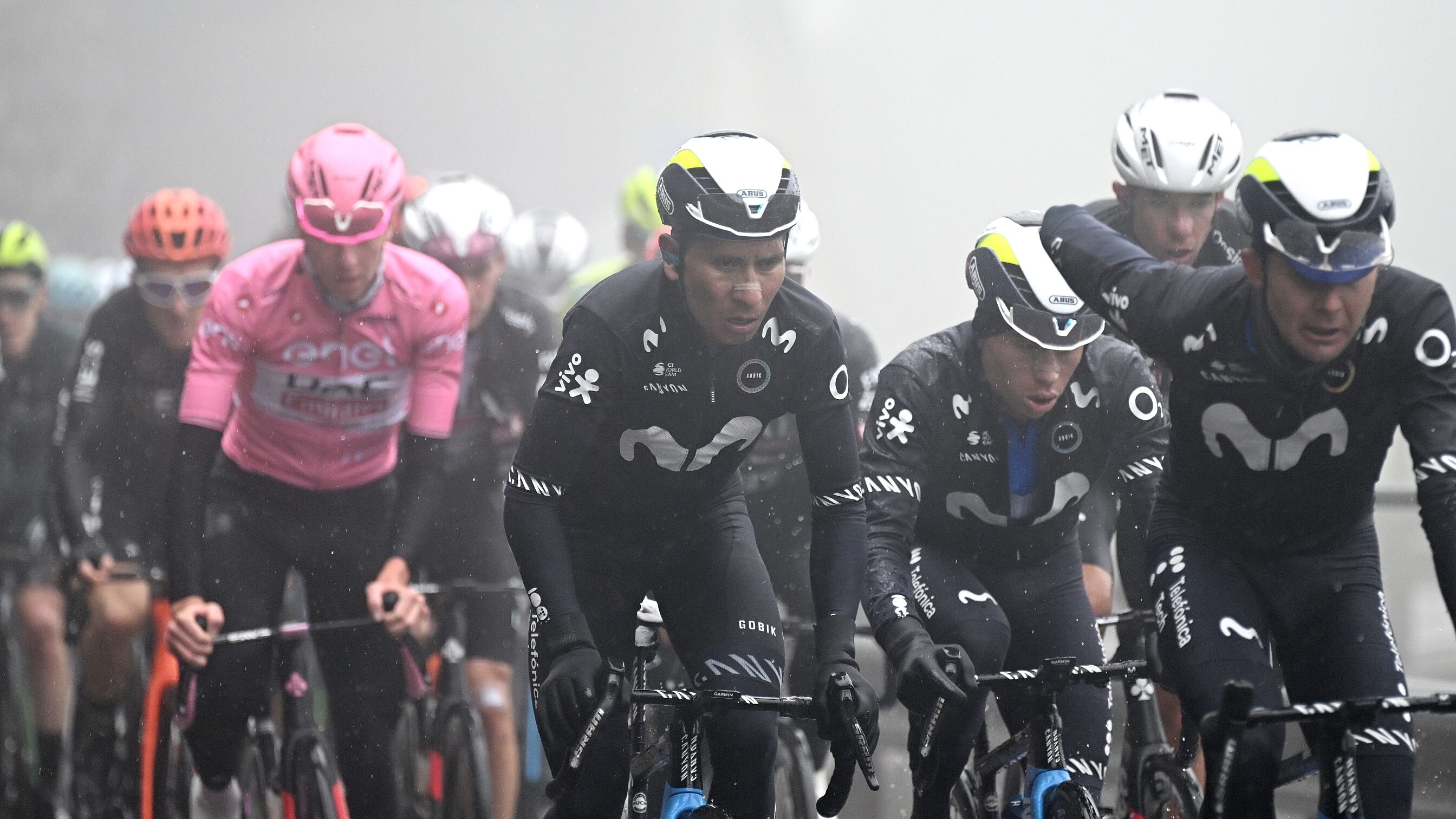 Nairo Quintana en el pelotón de la etapa 16 del Giro de Italia.