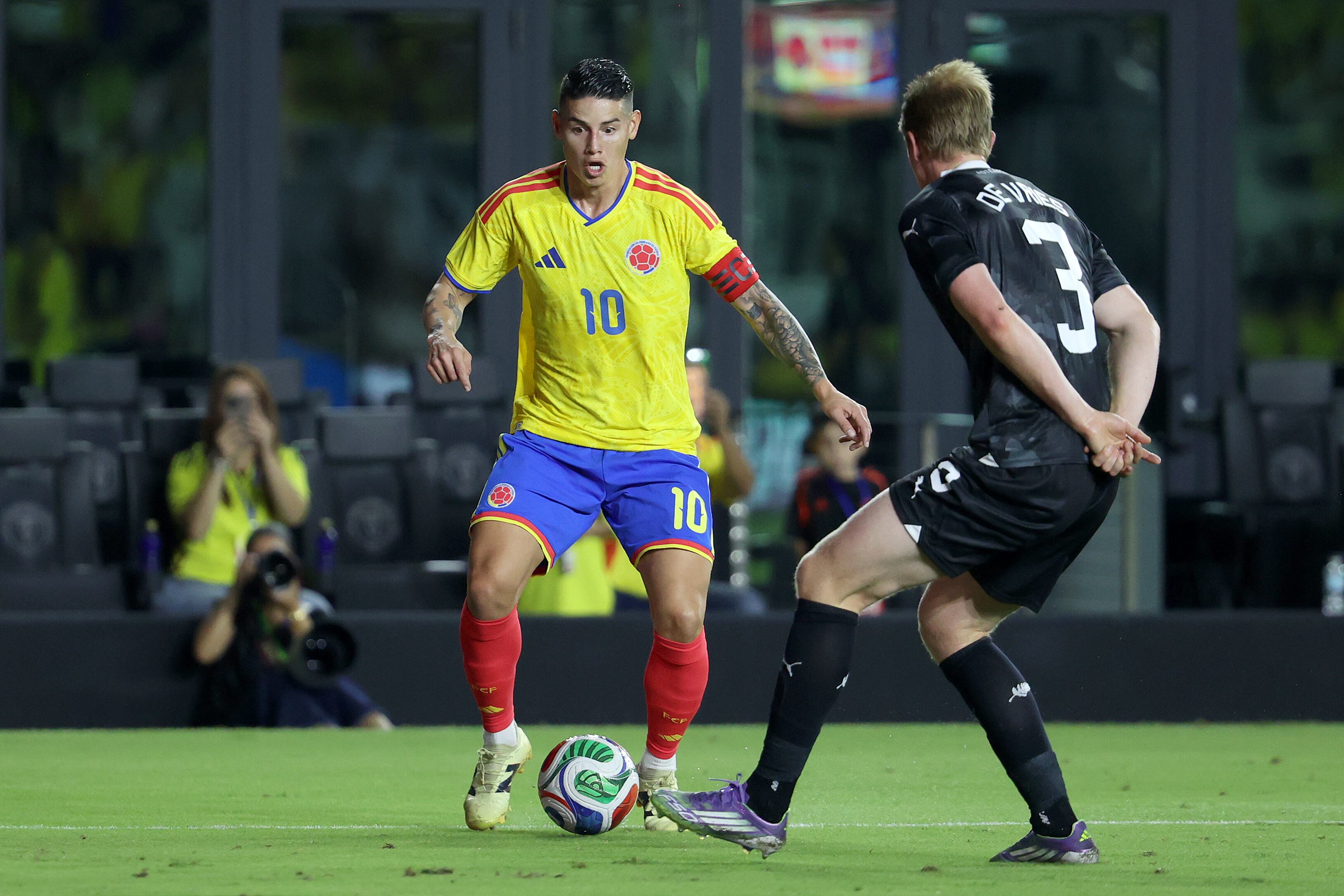 Mientras tanto, James Rodríguez se desempeña con la Selección Colombia.