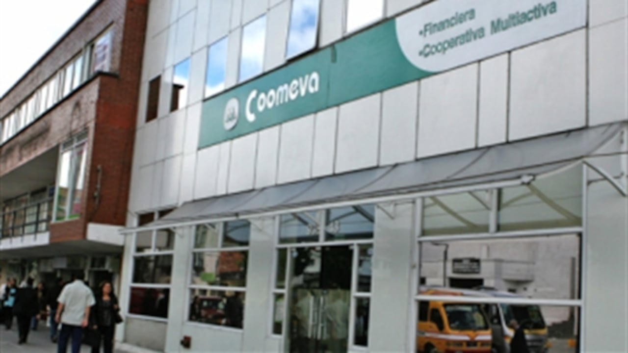 La Superintendencia Nacional de Salud sancionó a Coomeva Medicina Prepagada con más de $600 millones por cobrar tarifas diferenciales en contratos de medicina prepagada sin consentimiento de sus afiliados.