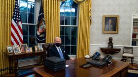 Horas después de su posesión, Biden suspendió la construcción de un muro en la frontera con México, que había ordenado su predecesor, Donald Trump.