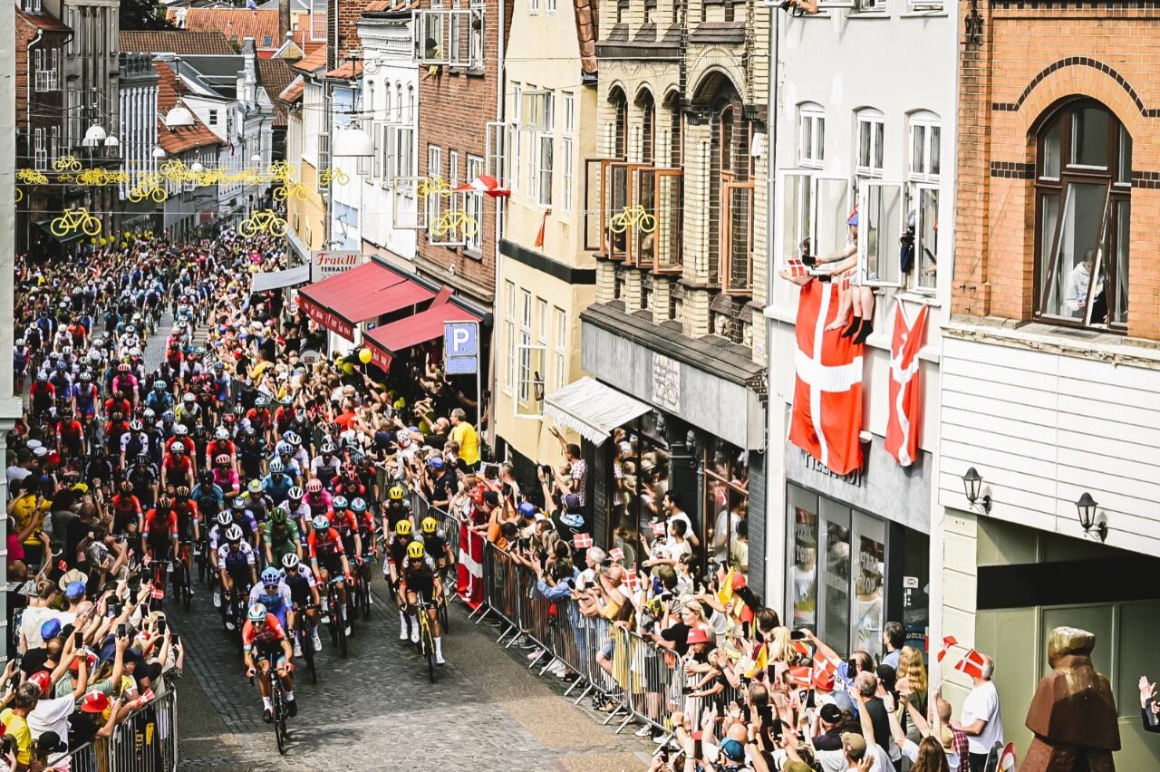 Tour de Francia 2022. Etapa entre Vejle a Sønderborg a lo largo de 182 kilómetros en terreno llano, otro parcial para los velocistas todavía en territorio nórdico.