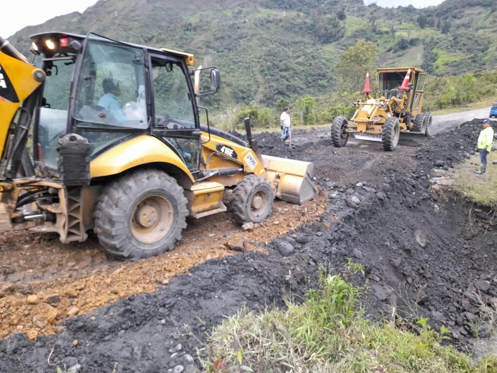 La Gobernación de Cundinamarca señaló que desde el día 1 de julio de 2021 se asignó a la Provincia de El Guavio un combo de maquinaria, el cual está conformado por una (1) motoniveladora, un (1) vibrocompactador, una (1) retroexcavadora sobre llantas y dos (2) volquetas.