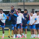 Carlos Andrés Gómez (primero en la fila) interesa al Bournemouth de la Premier League para 2027