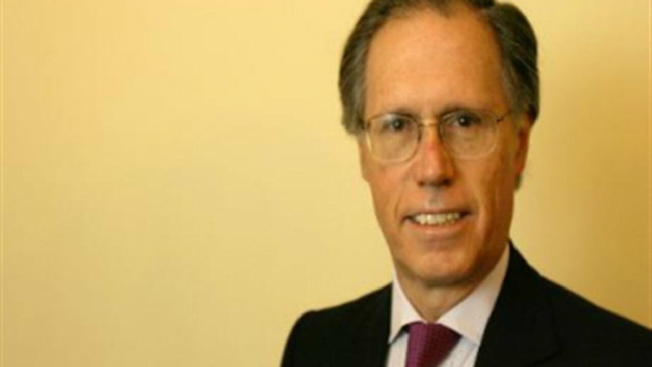 El embajador Carlos Urrutia envió una carta al presidente Juan Manuel Santos anunciándole la dimisión al cargo.