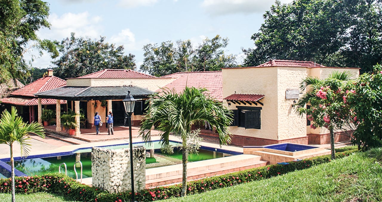 Lujosas propiedades han sido mal manejadas por la SAE.