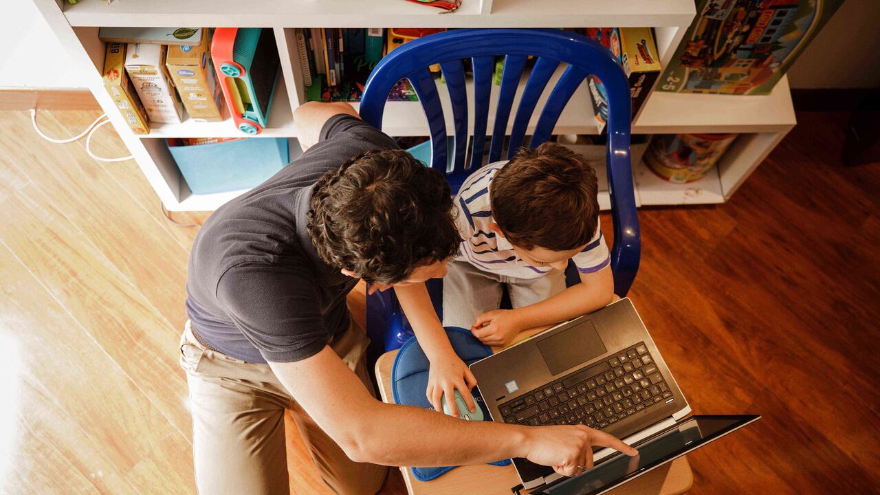 En el estudio participaron 3.176 docentes de colegios públicos y privados de Chile