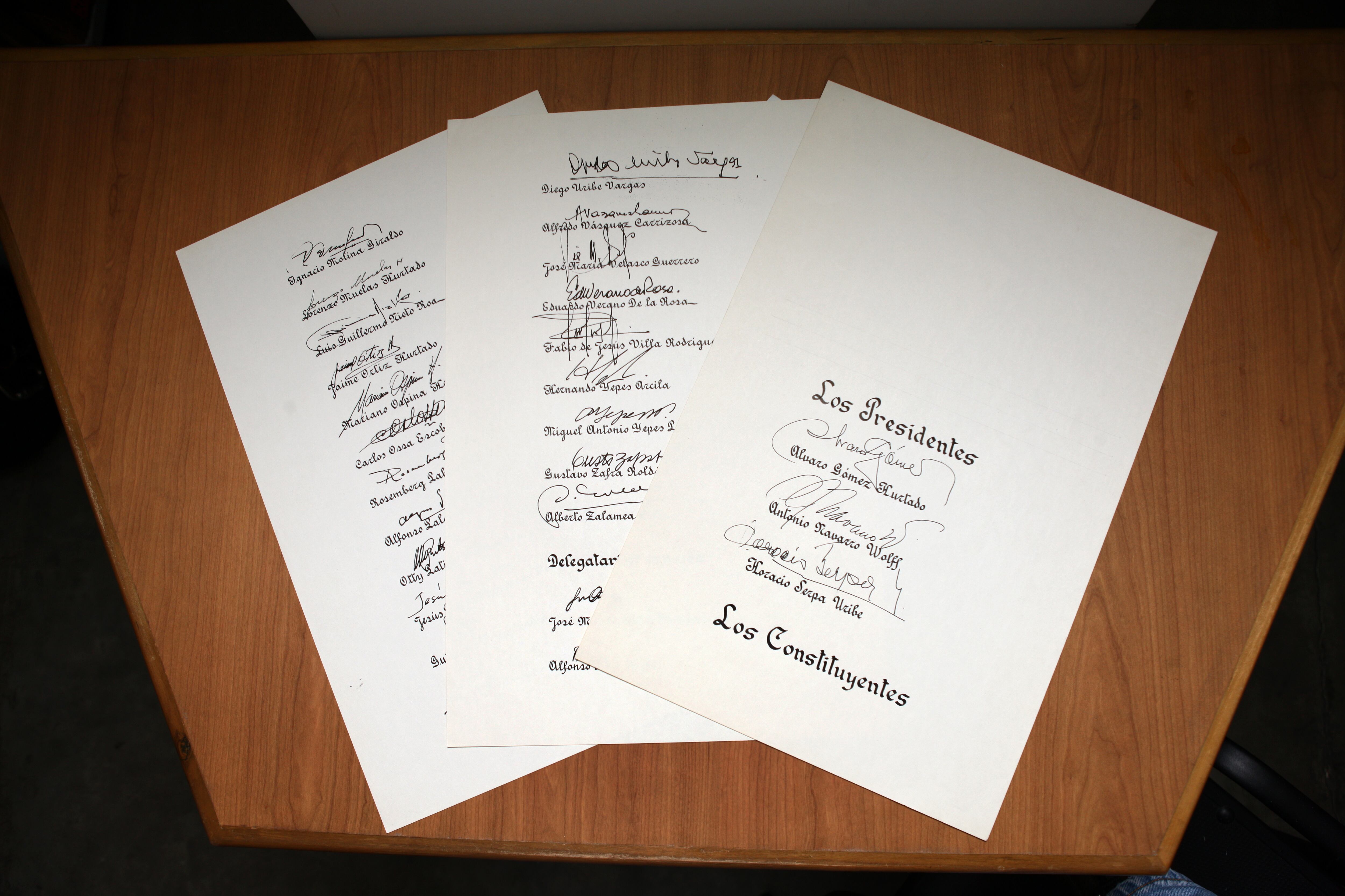 CONSTITUCION DE 1991, ARCHIVO GENERAL DE LA NACION.
BOGOTA MARZO 8 DE 2011.
FOTO: JUAN CARLOS SIERRA-REVISTA SEMANA.