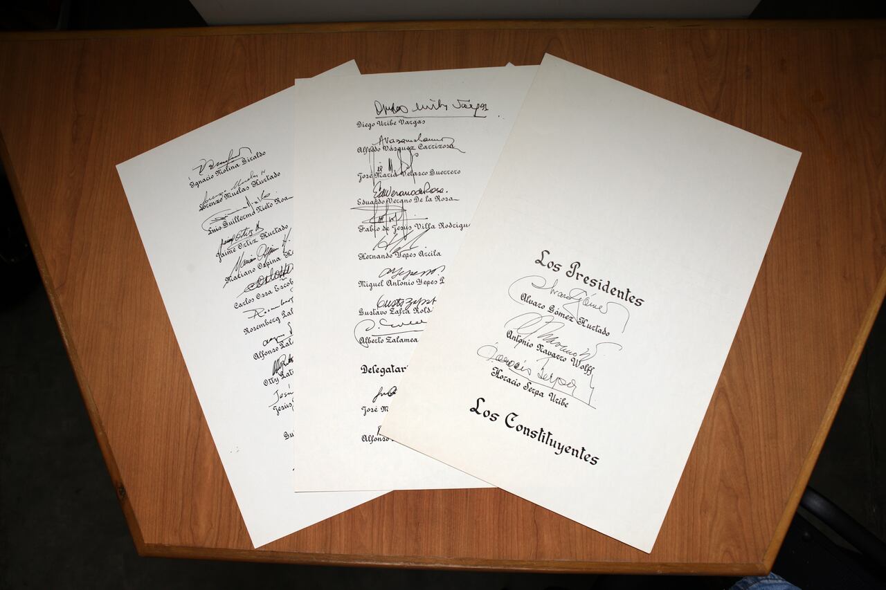 CONSTITUCION DE 1991, ARCHIVO GENERAL DE LA NACION.
BOGOTA MARZO 8 DE 2011.
FOTO: JUAN CARLOS SIERRA-REVISTA SEMANA.