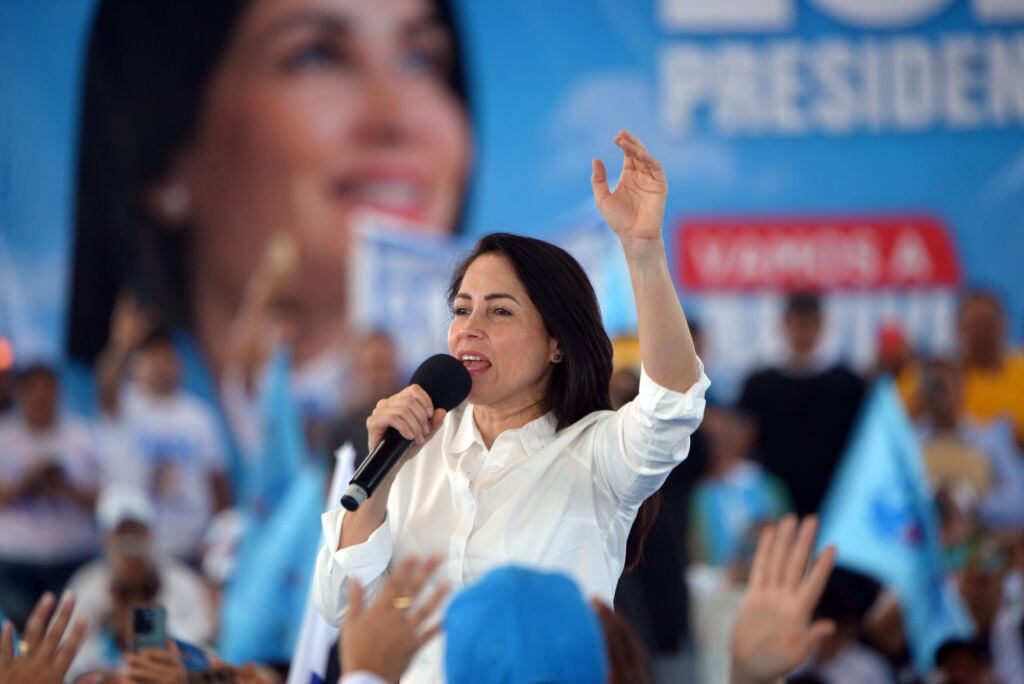 DAULE, ECUADOR - JANUARY 23: Presidential candidate of Ecuador Luisa Gonzalez of Revolucion Ciudadana coalition speaks during a campaign rally ahead of the Presidential elections at Sindicato de Choferes of Daule on January 23, 2025 in Daule, Ecuador. (Photo by Romina Duarte/Agencia Press South/Getty Images)