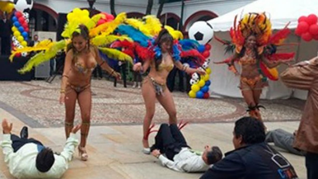 Los funcionarios del Concejo de Bogotá bailaron al ritmo de las 'Garotas'.