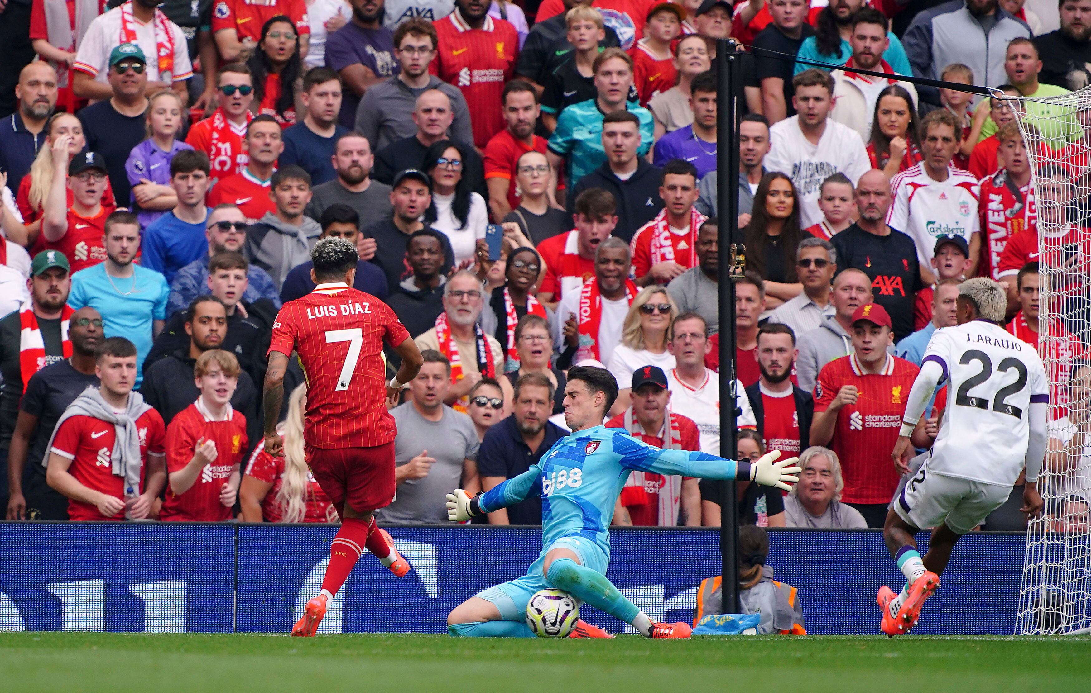 Luis Díaz anotando un gol ante el Bournemouth en la quinta fecha de la Premier League.