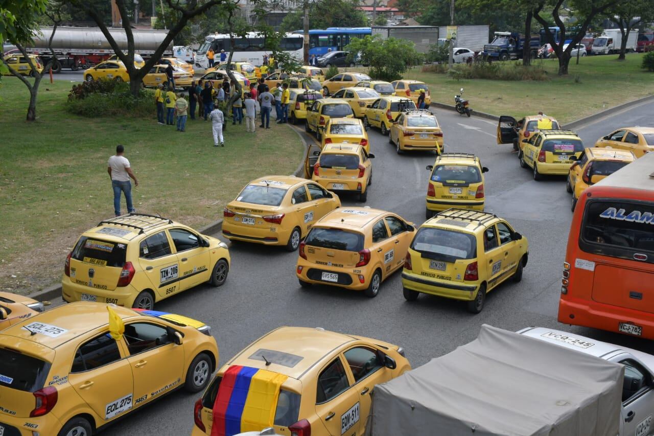 Operación tortuga y protestas de taxistas en el norte de Cali sector sameco