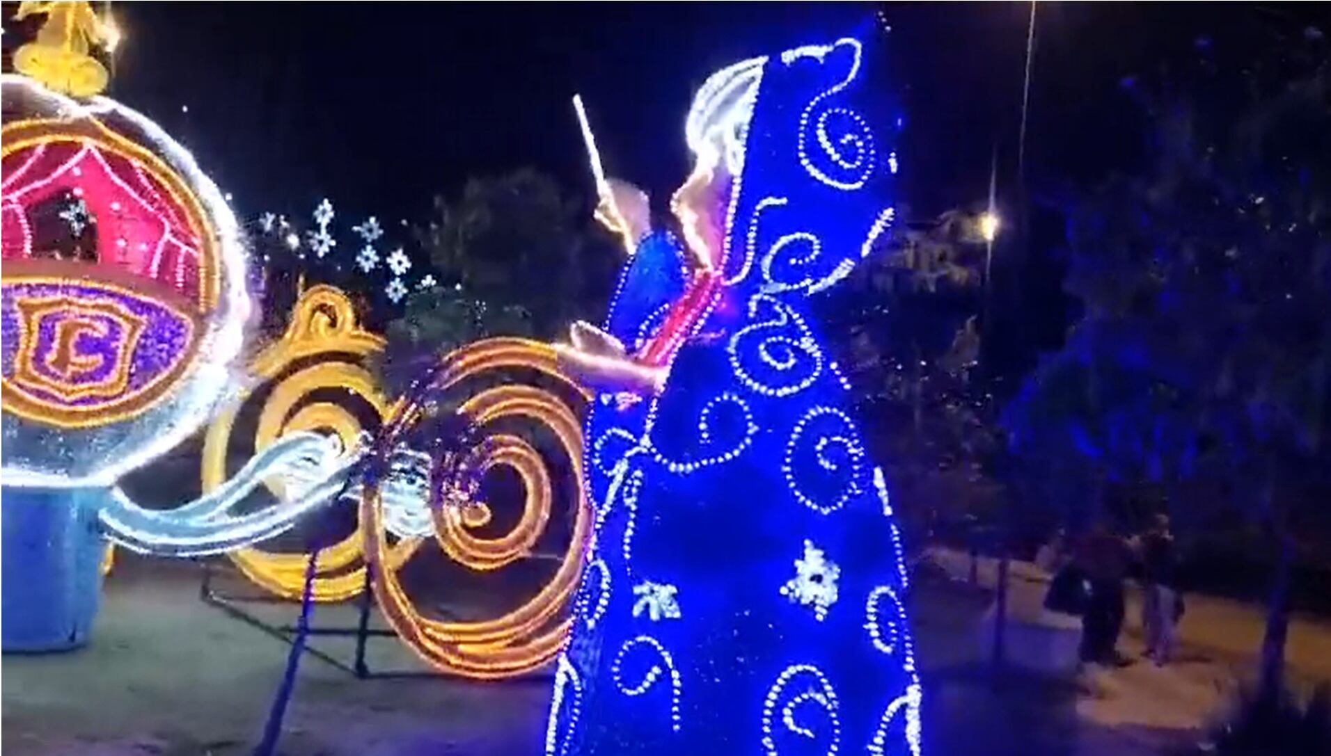 En su nodo central, ubicado en el Paseo del río y Parques del río, los Alumbrados Navideños de Medellín se inspiran en el 100 aniversario de Disney, los personajes clásicos de Walt Disney Animation Studios, y en la película WISH: el poder de los deseos de Disney