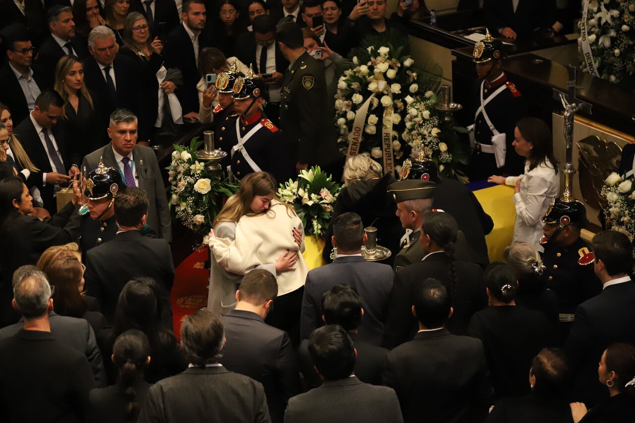 Homenaje póstumo en el Capitolio Nacional a Miguel Uribe Turbay
