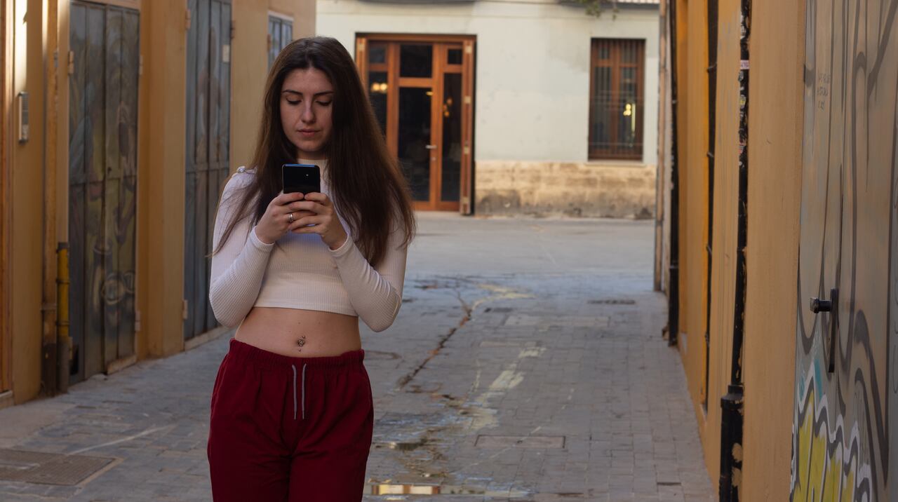 Mujer en celular