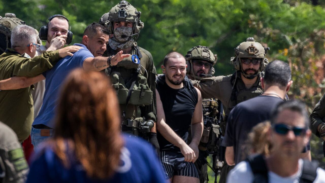 Andrey Kozlov, de 27 años, y Almog Meir, de 21, dos de los cuatro rehenes israelíes recuperados tras una operación militar