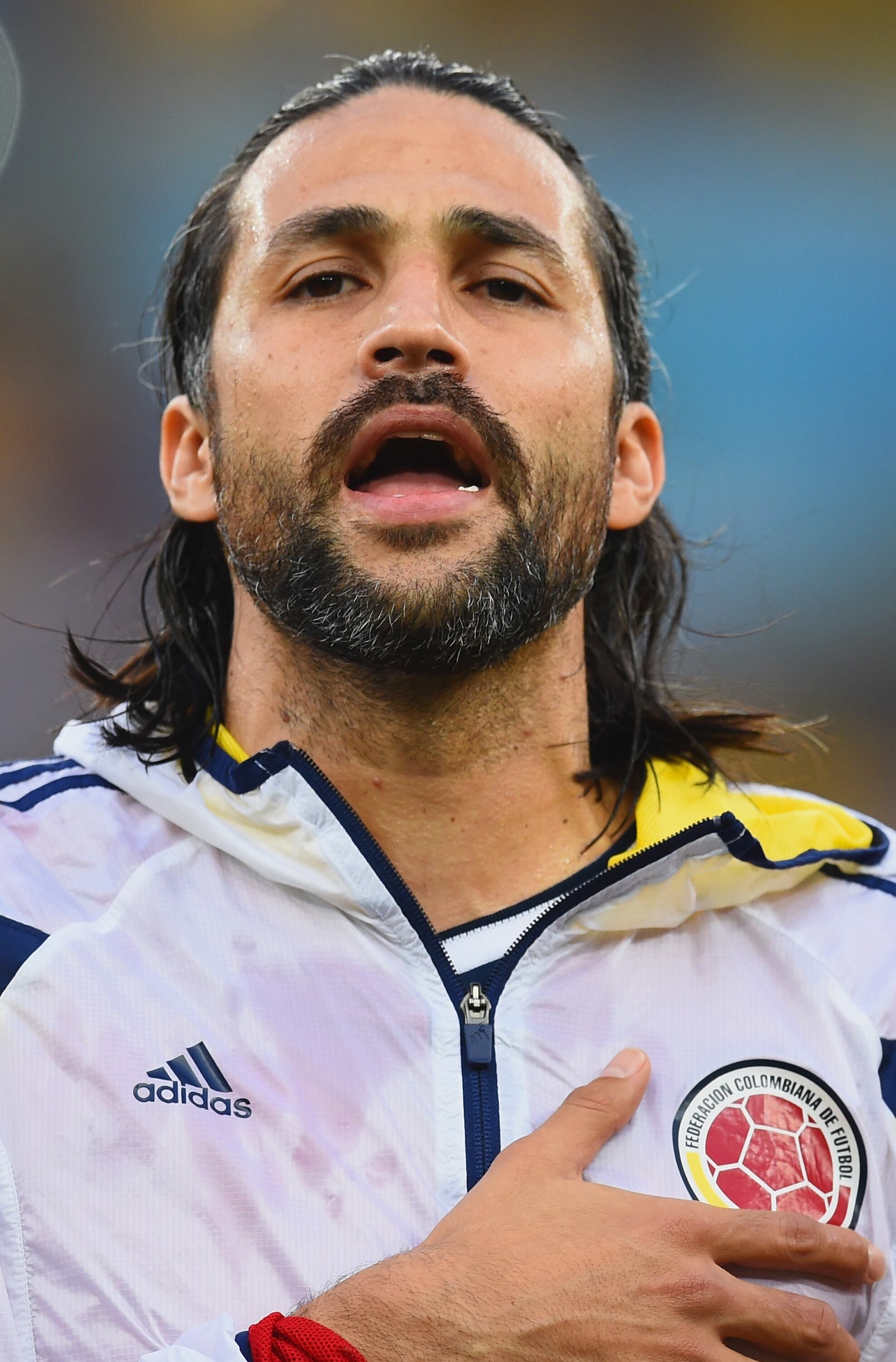 Mario Yepes de Colombia canta el Himno Nacional antes del partido de octavos de final de la Copa Mundial de la FIFA Brasil 2014 entre Colombia y Uruguay en el Maracaná el 28 de junio de 2014 en Río de Janeiro, Brasil. (Foto de Matthias Hangst/Getty Images)