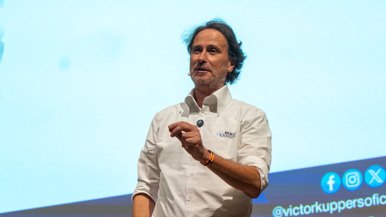 Por primera vez en Bogotá, Víctor Küppers llega de la mano de Mentes Expertas con su conferencia “Vivir con alegría”, un encuentro para reflexionar sobre la actitud, la motivación, la ilusión y nuestra manera de afrontar el día a día.