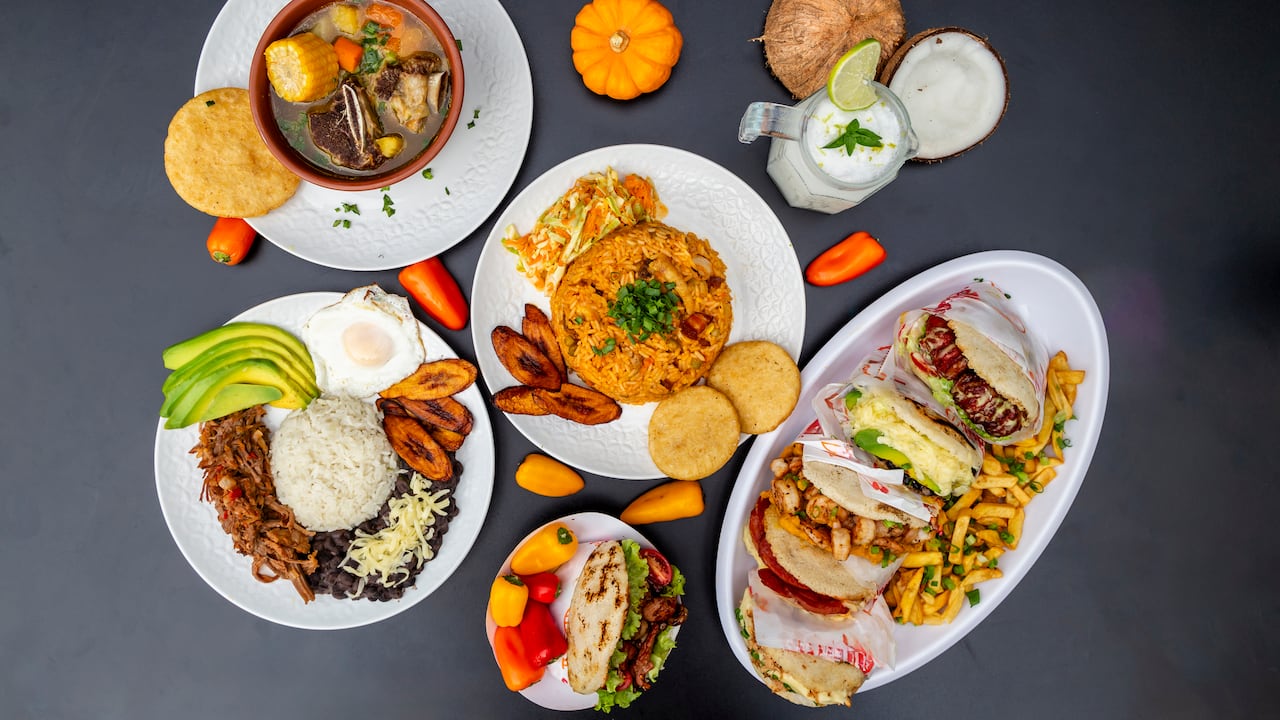 La comida colombiana ha ganado reconocimiento internacional y algunas ciudades se han consolidado como destinos gastronómicos.