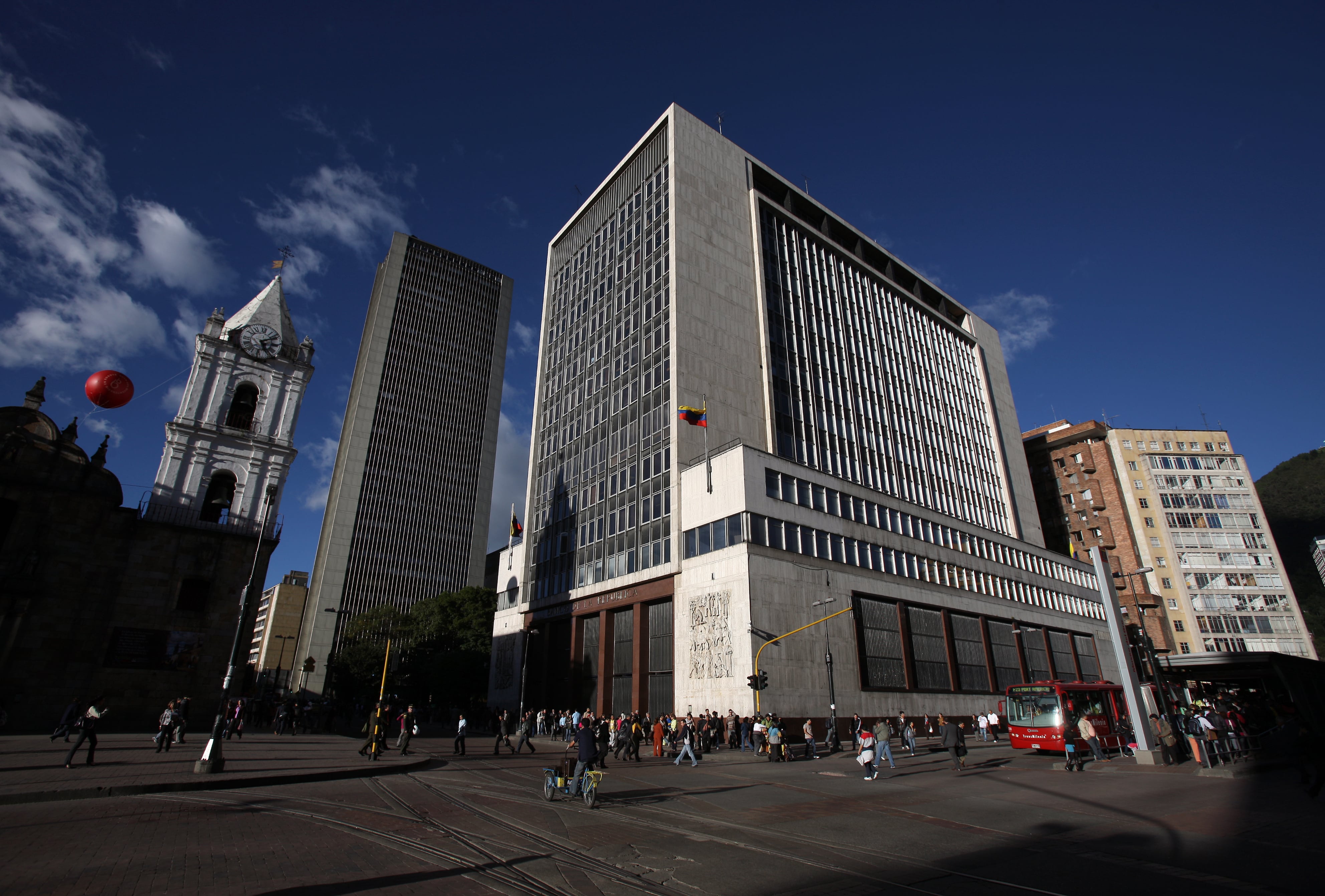 Banco de la República asegura que los colombianos están recuperando las finanzas a los niveles registrados antes de la pandemia.
FOTO DANIEL REINA ROMERO
REVISTA SEMANA