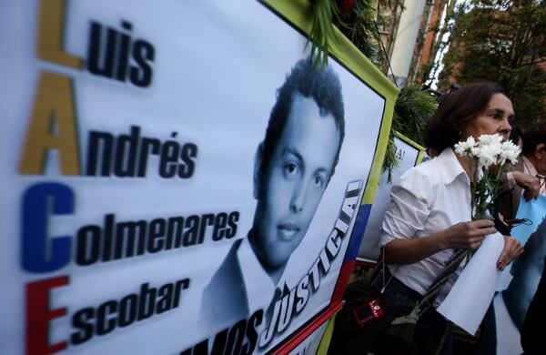 Gina Cisneros, vocera del grupo LACE (Luis Andrés Colmenares Escobar), afirmó que, tras dos años de la muerte de Colmenares, quieren recordar otros fallecimientos en los que "la justicia ha obrado de manera irregular". 