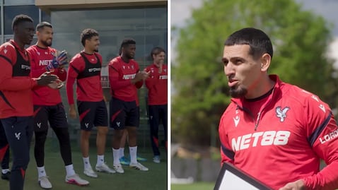 Reconocimiento en Crystal Palace, con Daniel Muñoz, tras llegar a los 100 partidos allí.