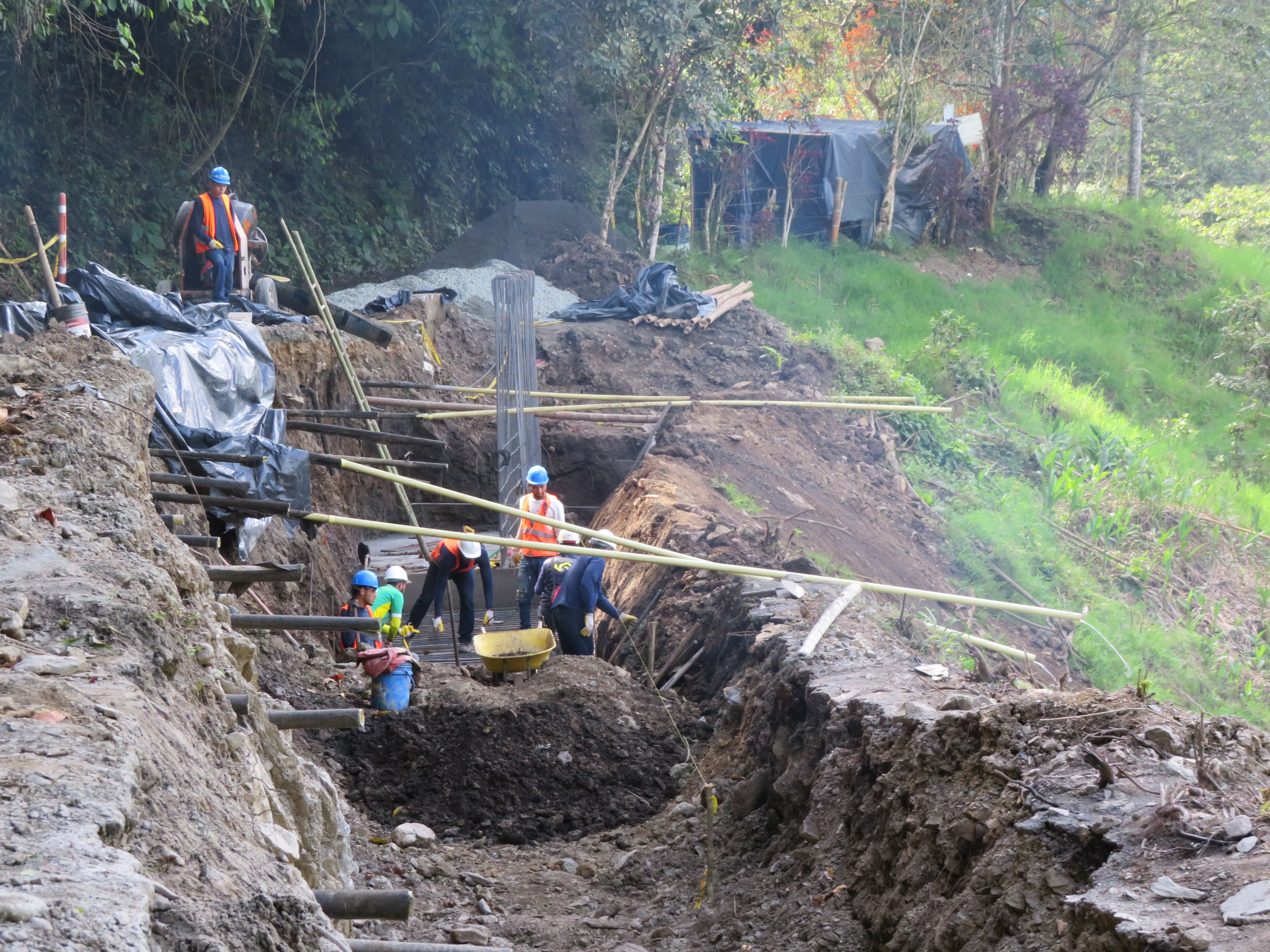 Las obras que se avanzan en los doce municipios del departamento buscan beneficiar a quienes más lo necesitan: los campesinos.
