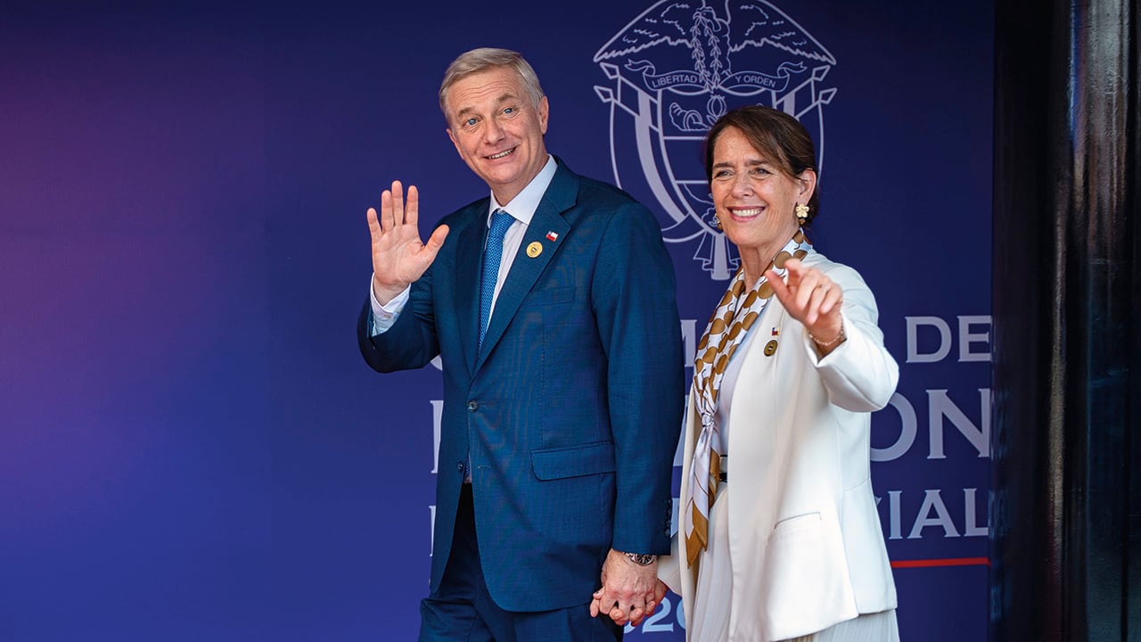 El presidente de Chile, José Antonio Kast, y su esposa, María Pía Adriasola, desfilaron por la alfombra roja de la investidura.