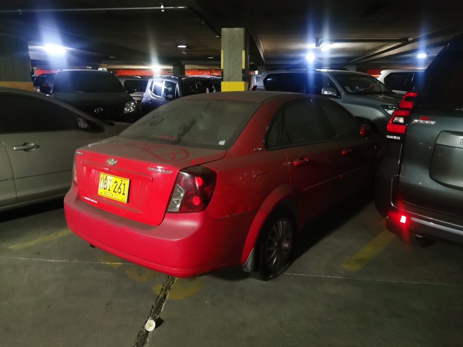 Carro abandonado en Congreso