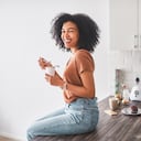 Los probióticos son alimentos o suplementos que contienen microorganismos vivos.