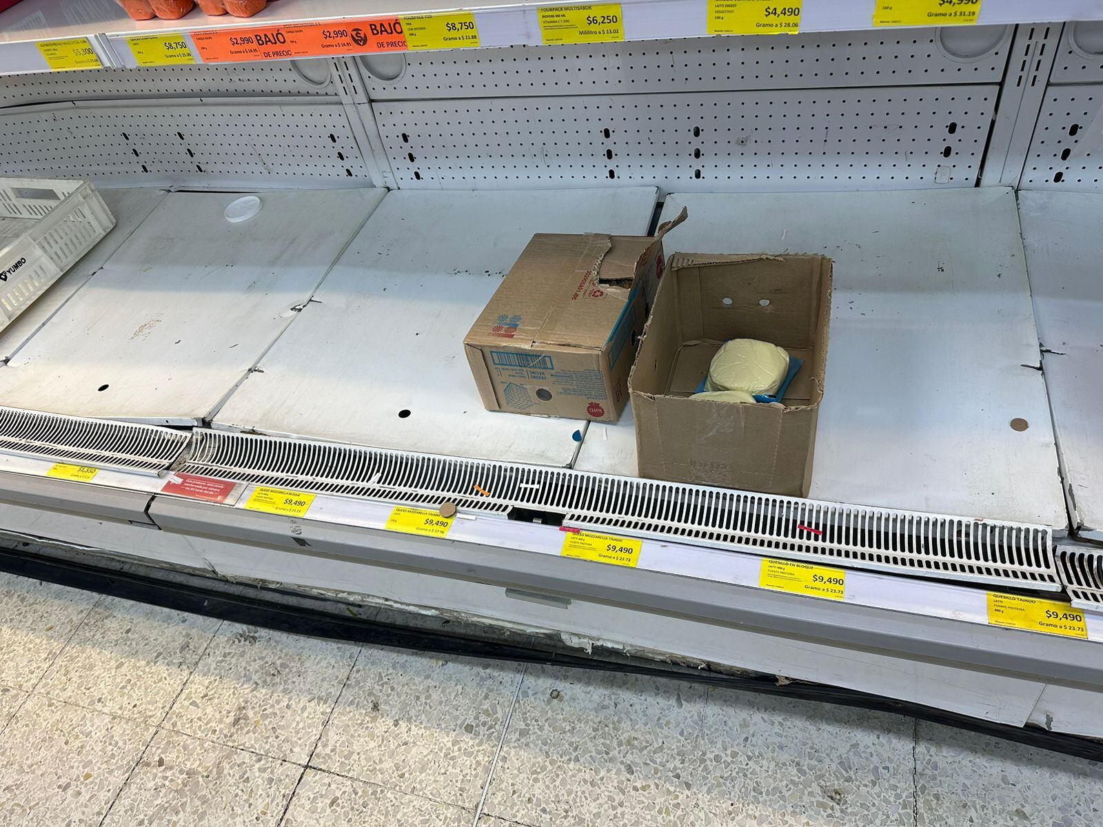 Desabastecimiento de lácteos en tiendas D1, en Bogotá.