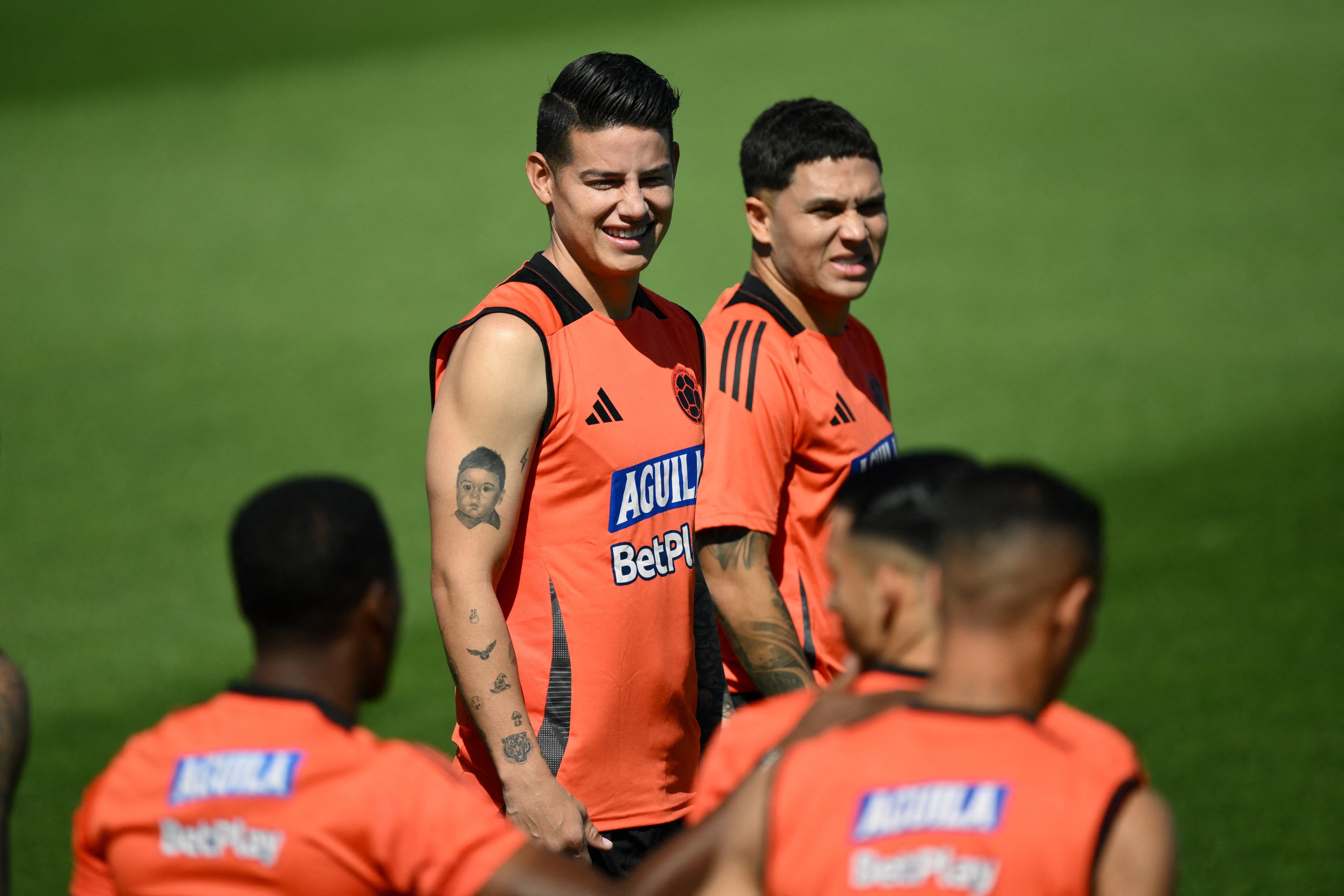 Colombia's midfielder #10 James Rodriguez (L) and midfielder #20 Juan Fernando Quintero take part in a training session in Ezeiza, Buenos Aires province, on November 14, 2024, ahead of the FIFA World Cup 2026 qualifier football match against Uruguay in Montevideo on November 15. (Photo by LUIS ROBAYO / AFP)