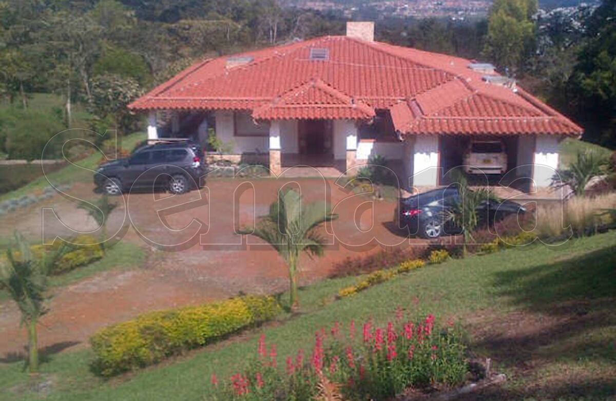 En estas propiedades se encontraron caletas con 8000 millones de pesos escondidos. (Archivo SEMANA)