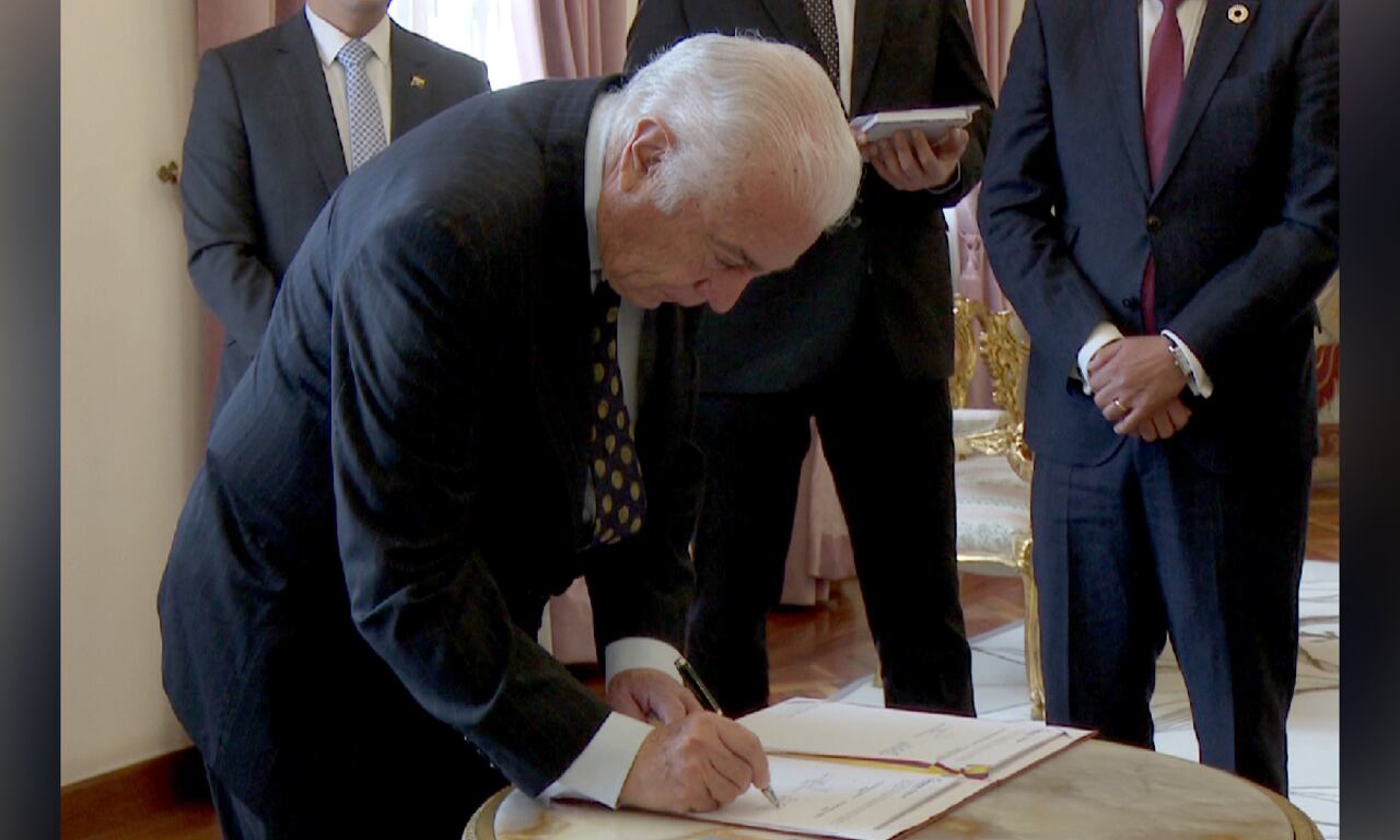 El ministro de Energía de Ecuador, Fernando Santos desató polémica por sus declaraciones a medios de comunicación.