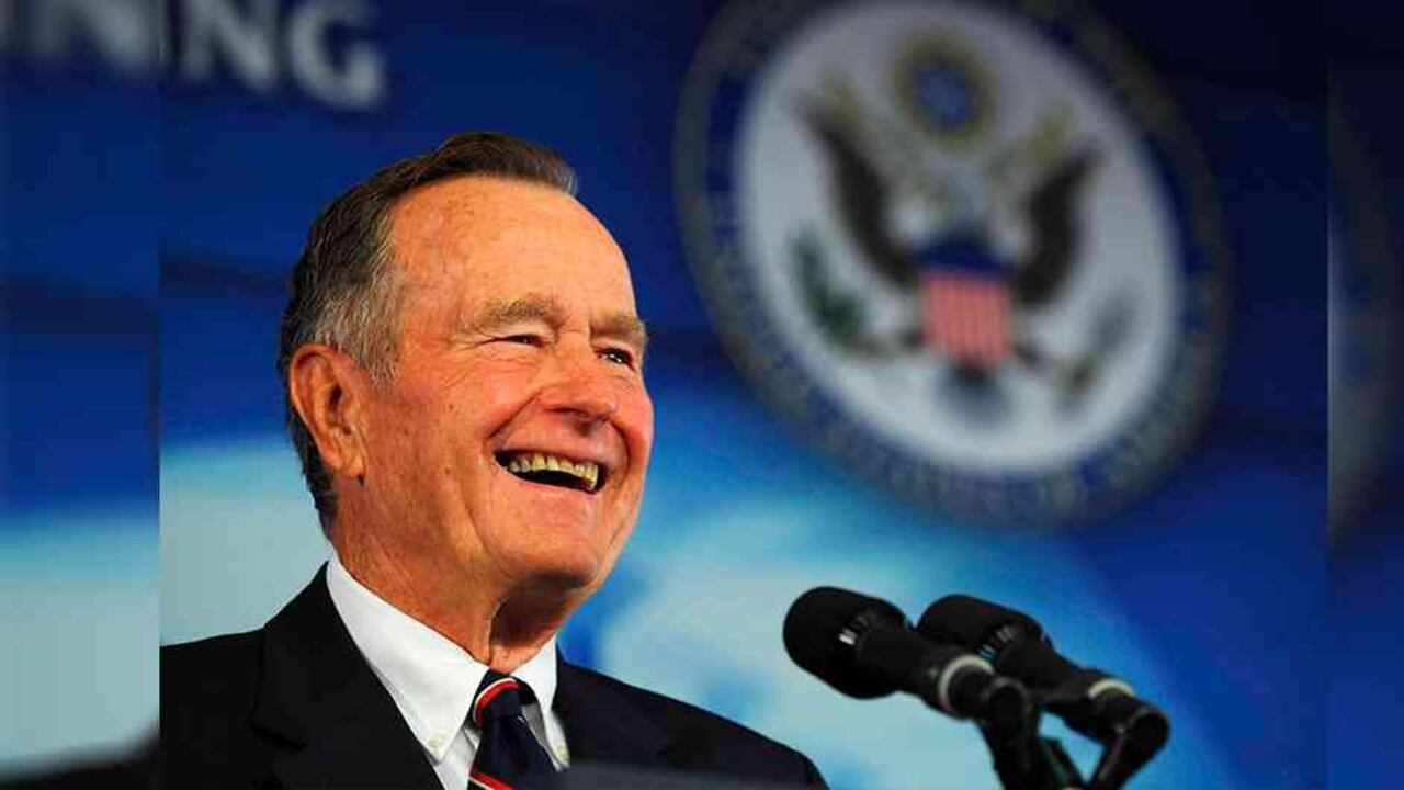 Fue también un héroe de la Segunda Guerra Mundial, congresista de Texas, director de la CIA y vicepresidente con Ronald Reagan.