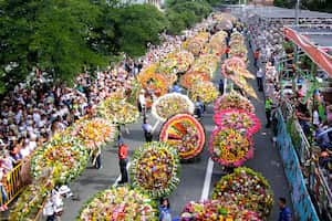 FERIA DE LAS FLORES
Desfile de silleteros 
Medellin 
Silleteros 
Feria de Flores 
Silletas 
Flores 
Fiesta 
Campesinos 
Revista Semana 
Fotos: Pablo Andrés Monsalve Mesa 
7 de agosto de 2017