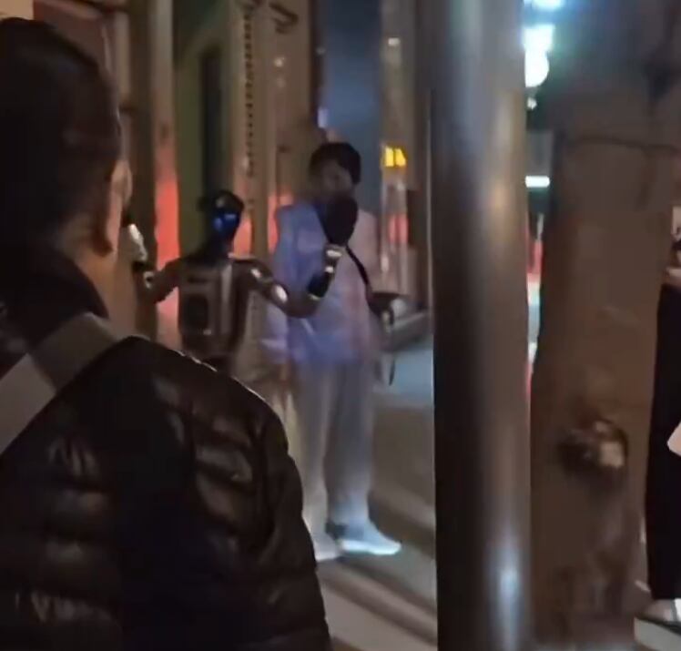 El insólito caso quedó registrado tras la acción de las autoridades y la pronta recuperación de la adulta mayor.