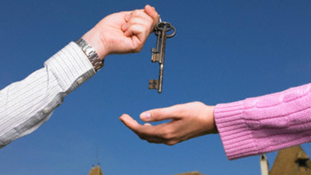 Quizás, aún no sepa que también debe asumir unos gastos adicionales en el proceso de compra, además del precio de la compraventa.