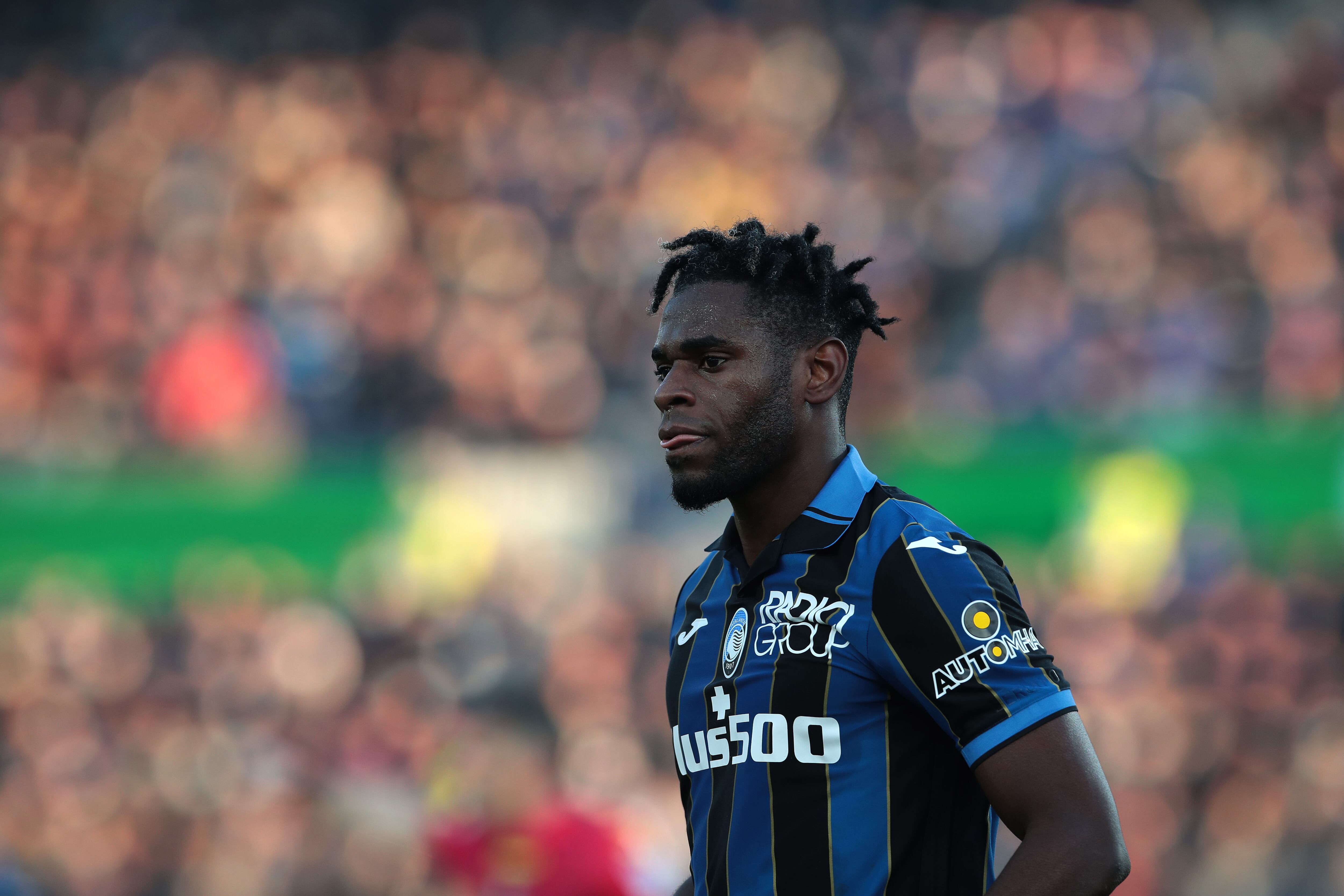 BERGAMO, ITALY - DECEMBER 18:  Duvan Zapata of Atalanta BC looks onduring the Serie A match between Atalanta BC and AS Roma at Gewiss Stadium on December 18, 2021 in Bergamo, Italy. (Photo by Emilio Andreoli/Getty Images)